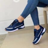 Women’s lace-up flat walking sneakers with synthetic leather, round toe, sequin detail and rubber sole